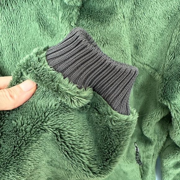 Mountain Hardware fleece jacket - Picture 6 of 7